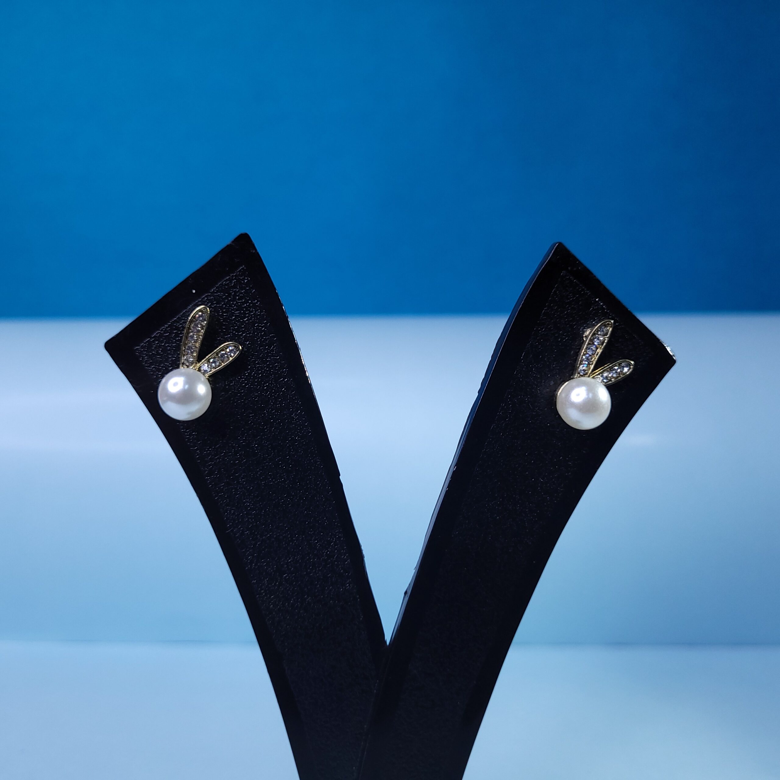 Glamorous Pearl Stud Earrings