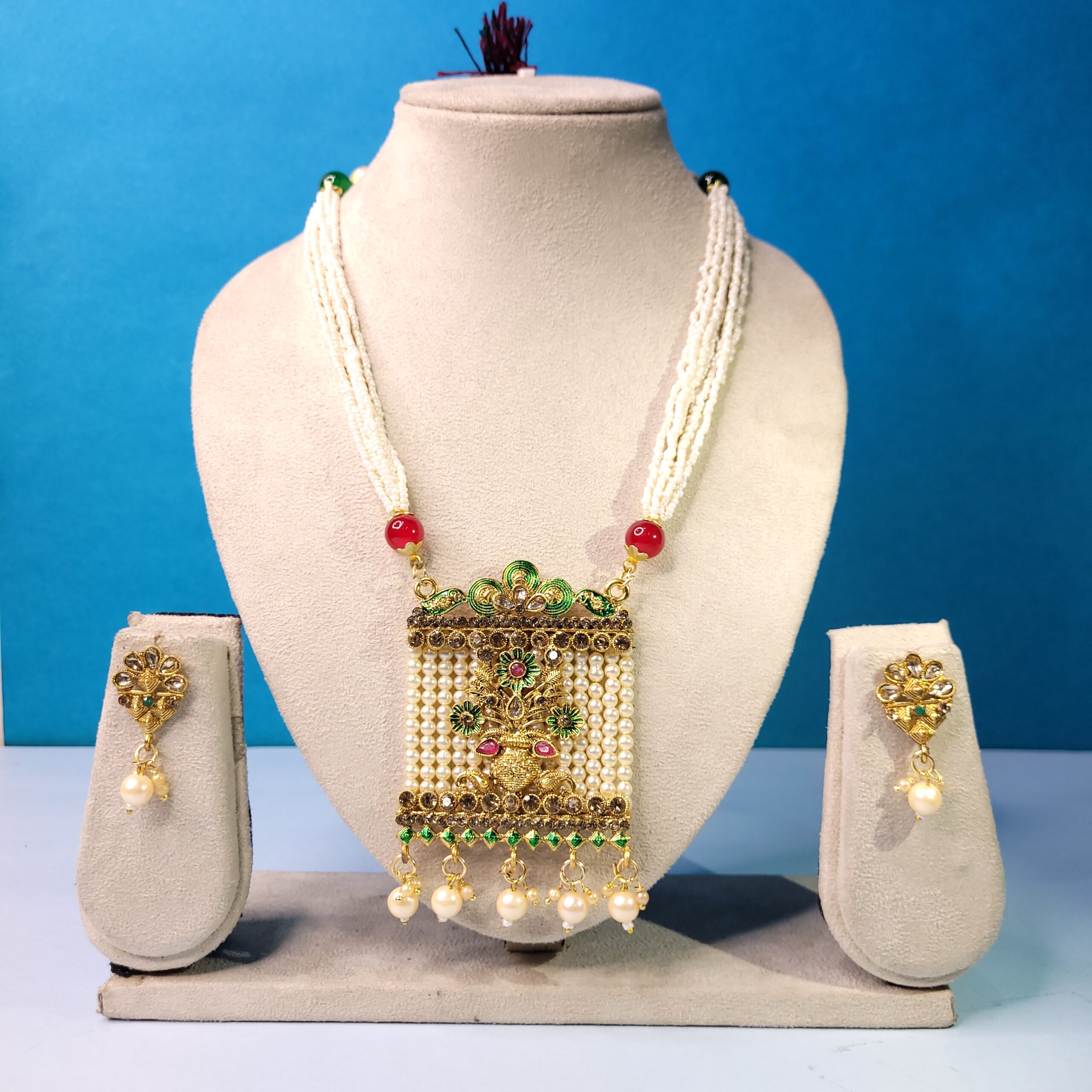 Elegant Pearl Rani Haar with Traditional Design